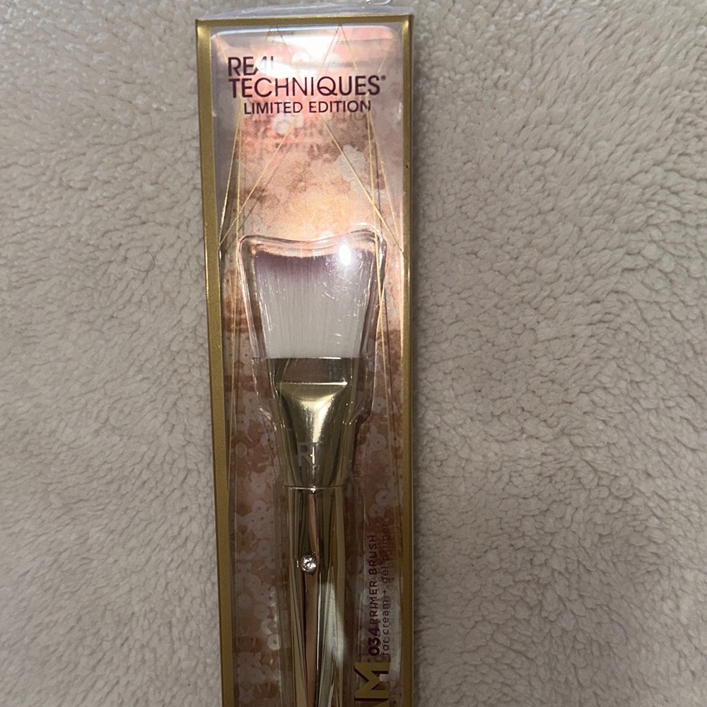 Real Techniques Soft Glam Primer Brush 034 for cream & gel primer - Picture 1 of 4